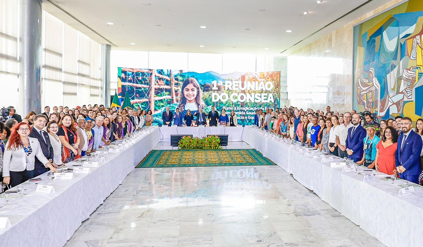 foto da reunião do consea